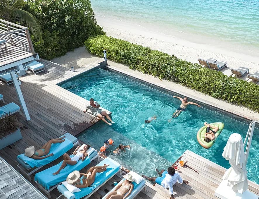 thrid_section_image_top_01989bf0c0