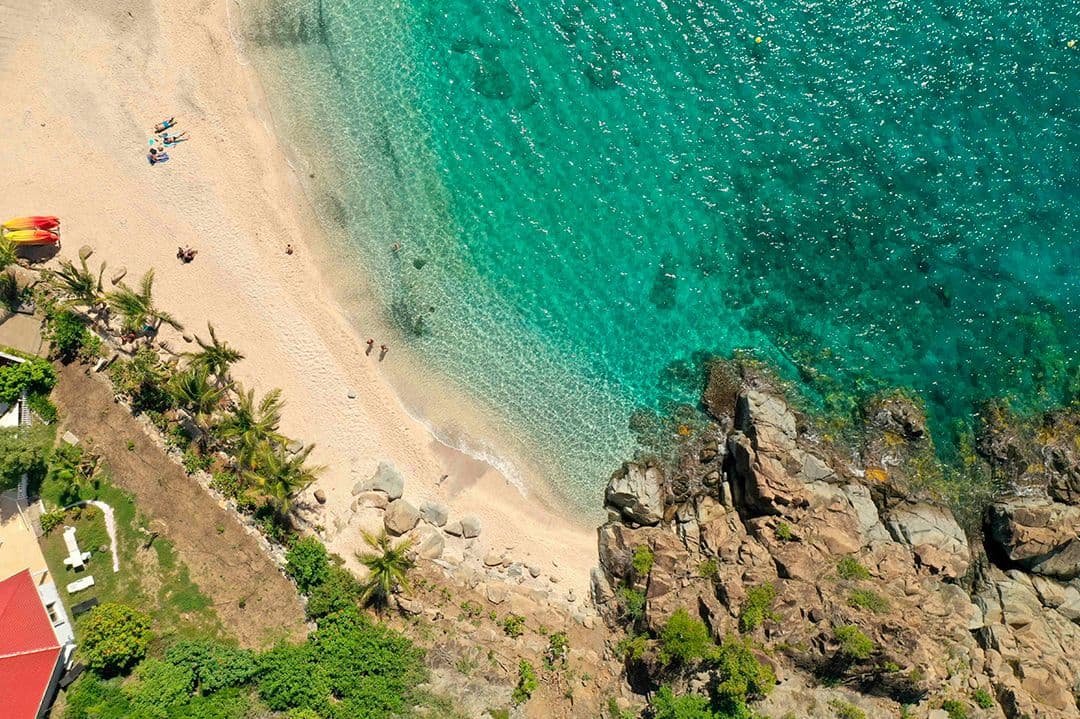 main_imagen_The_Crown_Jewels_of_the_Caribbean_Discover_the_Best_Beaches_in_St_Barths_b4ebe86e28
